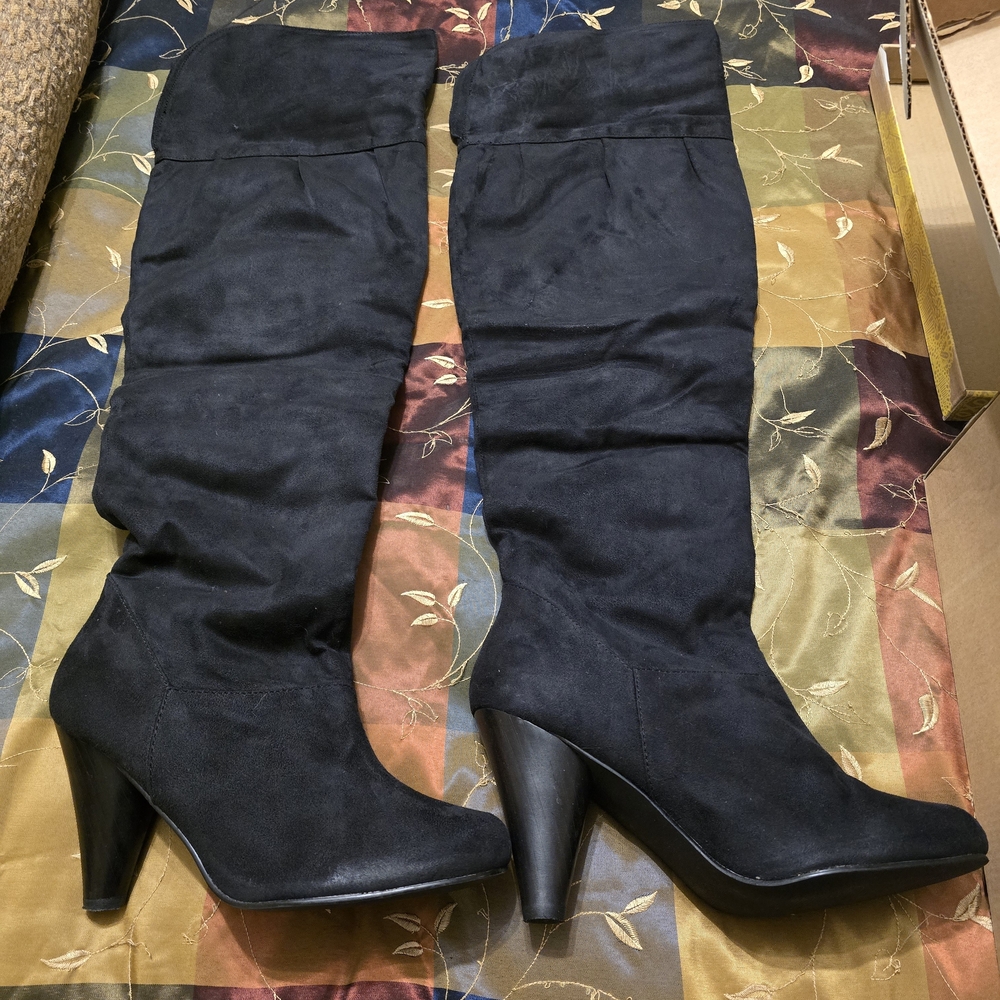 Elegant Black Knee-High Women's Boots